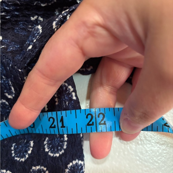 LOFT Textured Patterned Top, size Large - Picture 7 of 8